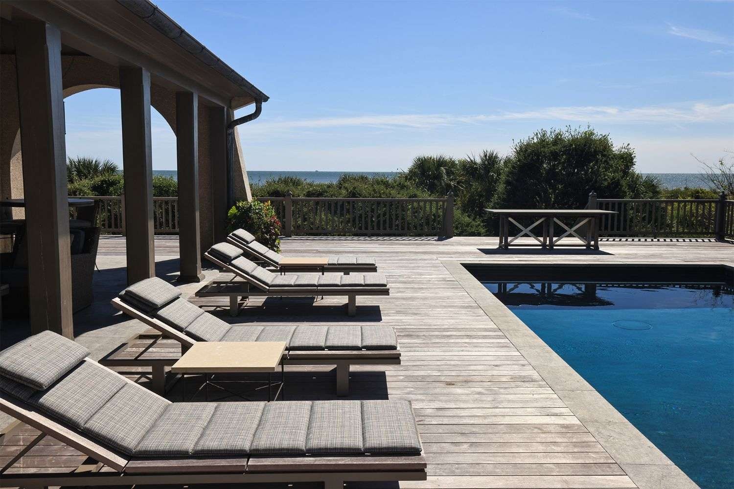 How Pool Design Enhances Outdoor Living Spaces